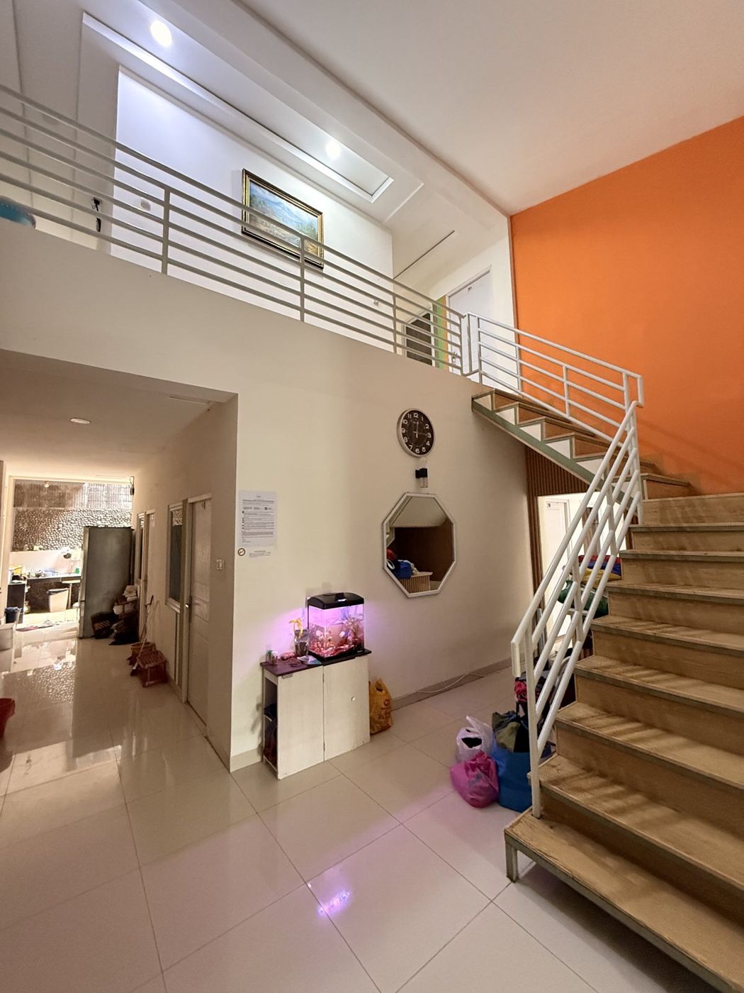 Area bersama dan tangga Vesta Residence Persatuan Guru