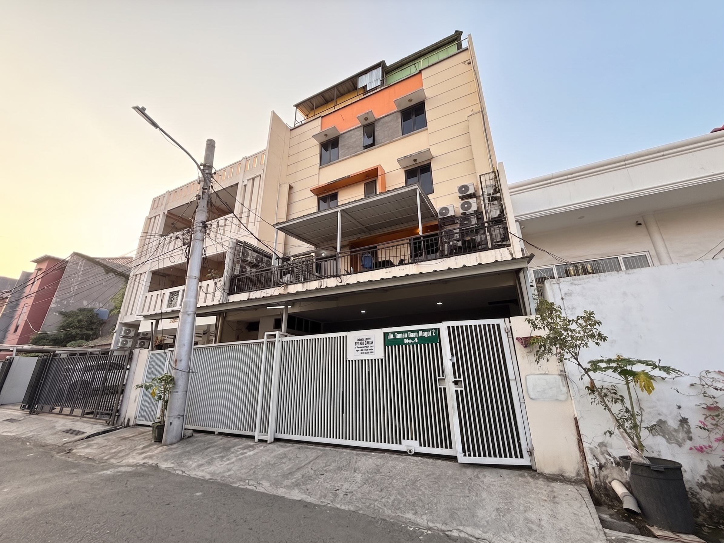 Kamar kos Vesta Residence Taman Daan Mogot, Jakarta Barat